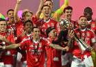Ángel Di María y Nicolás Otamendi amplían la colección de títulos: levantaron la Copa de la Liga con Benfica