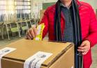 Sobre el mediodía votó el intendente Mario Papaleo, candidato a la reelección en Sauce Viejo