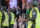 Noche de los Museos: Pullaro dio la bienvenida al público que participó del primer desfile nocturno de la provincia y visitó Casa de Gobierno