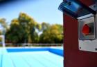 Verano seguro: la Municipalidad implementó botones de parada de emergencia en las piletas de los polideportivos