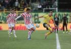 Defensa y Justicia se hizo fuerte con diez, venció a Unión y sigue invicto