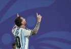 Con doblete y récord de Messi, la Selección argentina le ganó 2-0 a Austria y se clasificó a 16avos de final