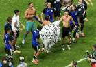 “Las Malvinas son argentinas”, la bandera que colocaron los jugadores en la cancha tras el pase a la final