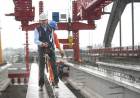 Pullaro recorrió el nuevo puente Santa Fe-Santo Tomé, que ya tiene un avance del 74 %