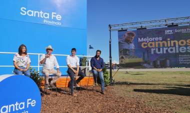 La provincia distribuye fondos por $200 millones para la compra de maquinaria para mejora de caminos de la ruralidad   