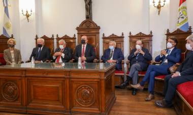 Omar Perotti participó del acto de apertura del año judicial en el Palacio de Tribunales