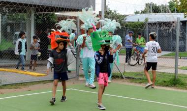 Las Estaciones Municipales cerraron el verano a puro carnaval