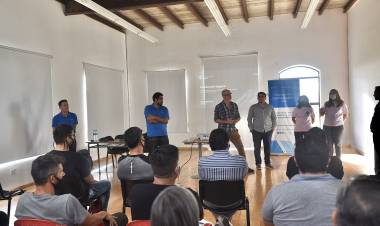 La Municipalidad comenzó la capacitación laboral para conducir taxis y remises