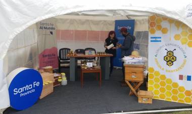 El gobierno provincial acompañó a cooperativas santafesinas en la Fiesta Nacional de la Apicultura – Expo Apícola del Mercosur