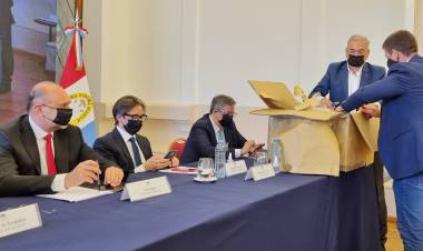 Calvo: "El gobierno de Omar Perotti ejecutará más de 4000 km de fibra óptica en toda la provincia"