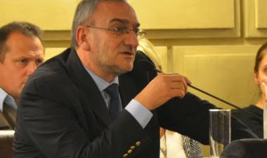 Solicitud del senador Calvo  sobre el endeudamiento de 500 millones de dólares durante la gestión progresista