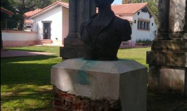 Piden informes por el estado de abandono del Paseo de las Tres Culturas