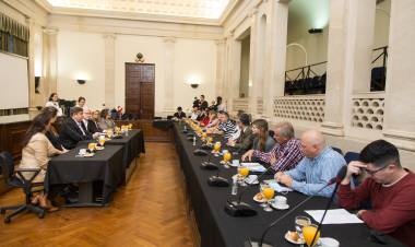 Analizaron la problemática del servicio de transporte interurbano Santa Fe - Paraná