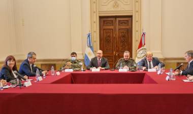 El gobernador Perotti encabezó una reunión de trabajo para abordar nuevas estrategias de seguridad