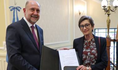 Omar Perotti recibió a la embajadora de España, María Jesús Alonso Jiménez