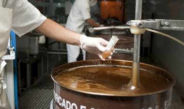 La Provincia impulsa capacitaciones en buenas prácticas para encargados y operarios de salas de extracción de miel