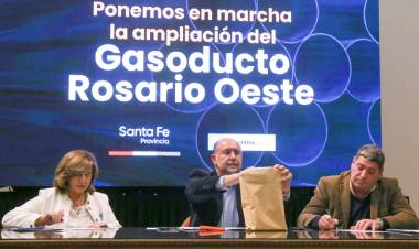 Perotti encabezó la presentación de ofertas para la histórica ampliación del Gasoducto Gran Rosario
