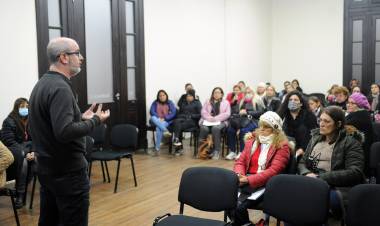 La Municipalidad realizó un taller de fortalecimiento laboral para trabajadoras y trabajadores del cuidado