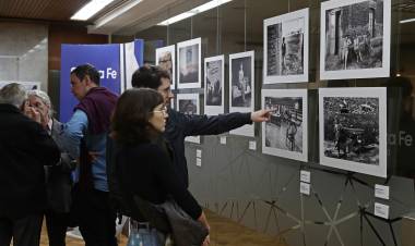 La provincia inauguró en Buenos Aires la muestra fotográfica “Presencialidades”