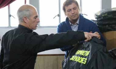 La provincia entregó equipamiento para la Policía