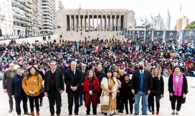 Más de 1000 alumnos de 4° grado de Rosario y la región juraron lealtad a la Bandera