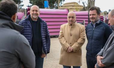 El gobernador Perotti recorrió el terreno donde se construirá un parque acuático en Desvío Arijón
