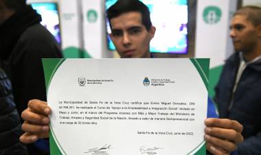 Jatón entregó certificados de capacitación laboral