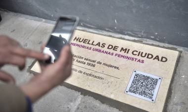 “Memorias Urbanas Feministas”: siete baldosas que rescatan historias silenciadas