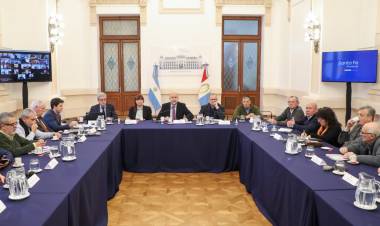 Perotti presidió el Consejo Económico Social, en el que detalló el acuerdo con la Nación por la deuda con la provincia