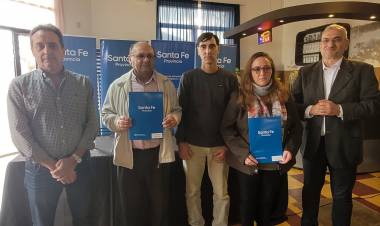 Firma de acuerdos para la construcción de viviendas en el dpto. Castellanos