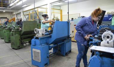 Santa Fe Más: 2.550 millones destinados a la capacitación y trabajo de más de 26 mil jóvenes