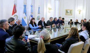 Perotti y Javkin se reunieron con familiares de víctimas de hechos de violencia para coordinar trabajo conjunto