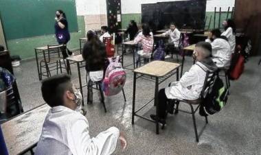 Ampliación horaria en las escuelas: habría "un mes y pico más de clases" por esta medida