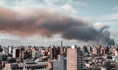 Por los incendios en las islas del delta pidieron la presencia de Cabandié en el Congreso