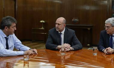 Omar Perotti y Sergio Massa mantuvieron una extensa reunión de trabajo en Buenos Aires