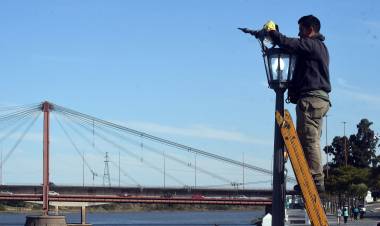 El plan de iluminación avanza en la Costanera Oeste