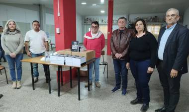 Presentan el libro "Recuerdos, anécdotas y personajes de mi Josefina natal"