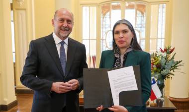 Omar Perotti recibió a la embajadora de Chile en la República Argentina