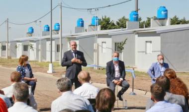 Entrega de viviendas en el departamento Castellanos