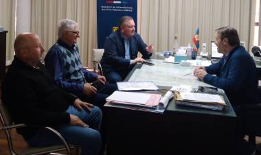 El Senador Michlig y los Ptes. Comunales Capella y Frank se reunieron con el titular de Vialidad Provincial