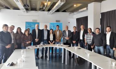 Calvo y Mirabella junto a presidentes comunales gestión obras de infraestructura ante el gobierno nacional