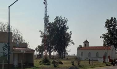 Avanza la instalación de nuevas luminarias en la localidad de Iturraspe