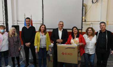 Entrega de equipamiento para Centros de Salud del departamento Castellanos y la región      
