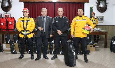 La provincia entregó equipamiento para la Policía de Santa Fe