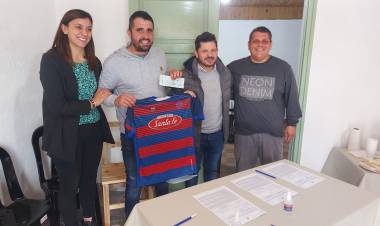 El senador Castelló entregó aportes a instituciones de Recreo y Candioti