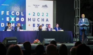 El gobernador Perotti participó de la inauguración de Fecol y Expodema