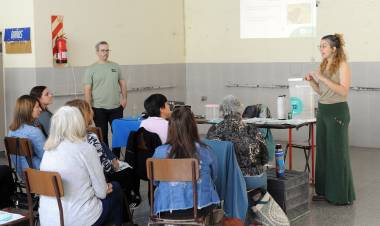 Se realizó un taller de compostaje domiciliario en barrio Roma