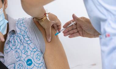 Con sede en la Facultad de Ciencias Jurídicas y Sociales, continúa la atención del vacunatorio UNL