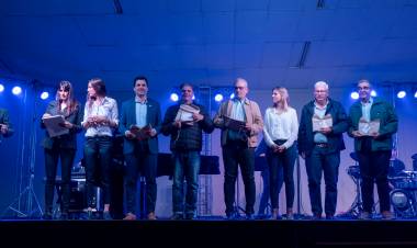 El Club Argentino de Humberto Primo festejó su centenario con la actuación de “Baglietto - Vitale”