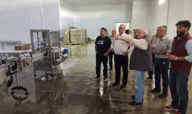 Visita a la planta de alimentos Clucelat ubicada en Estación Clucellas, departamento Castellanos